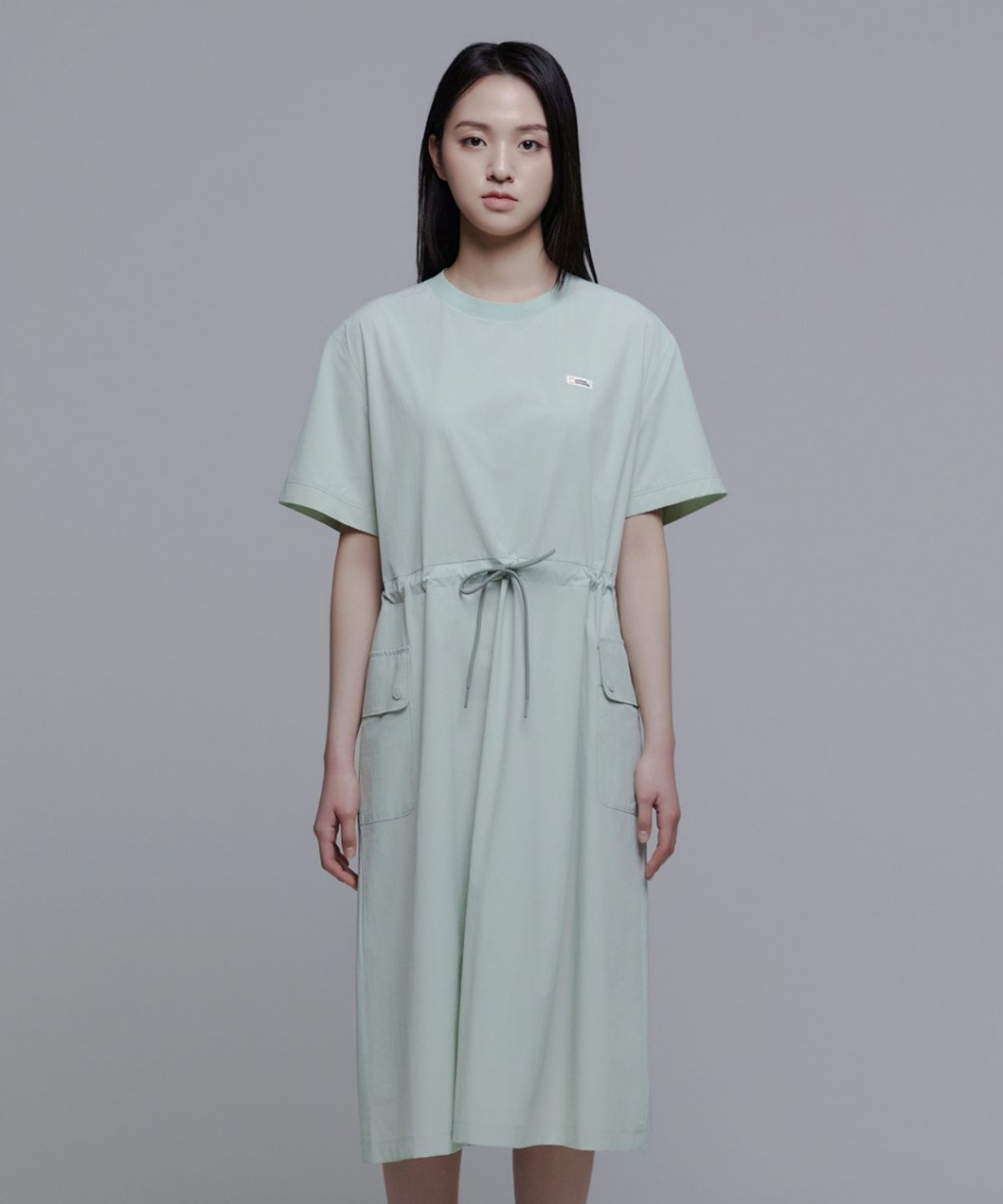 내셔널지오그래픽(NATIONALGEOGRAPHIC) N242WOP910 아델리 경량 우븐 스트레치 라운드넥 원피스 LIGHT JADE