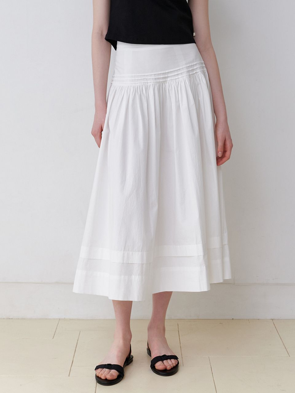 MUSINSA | RE L Powder pintuck skirt (white)
