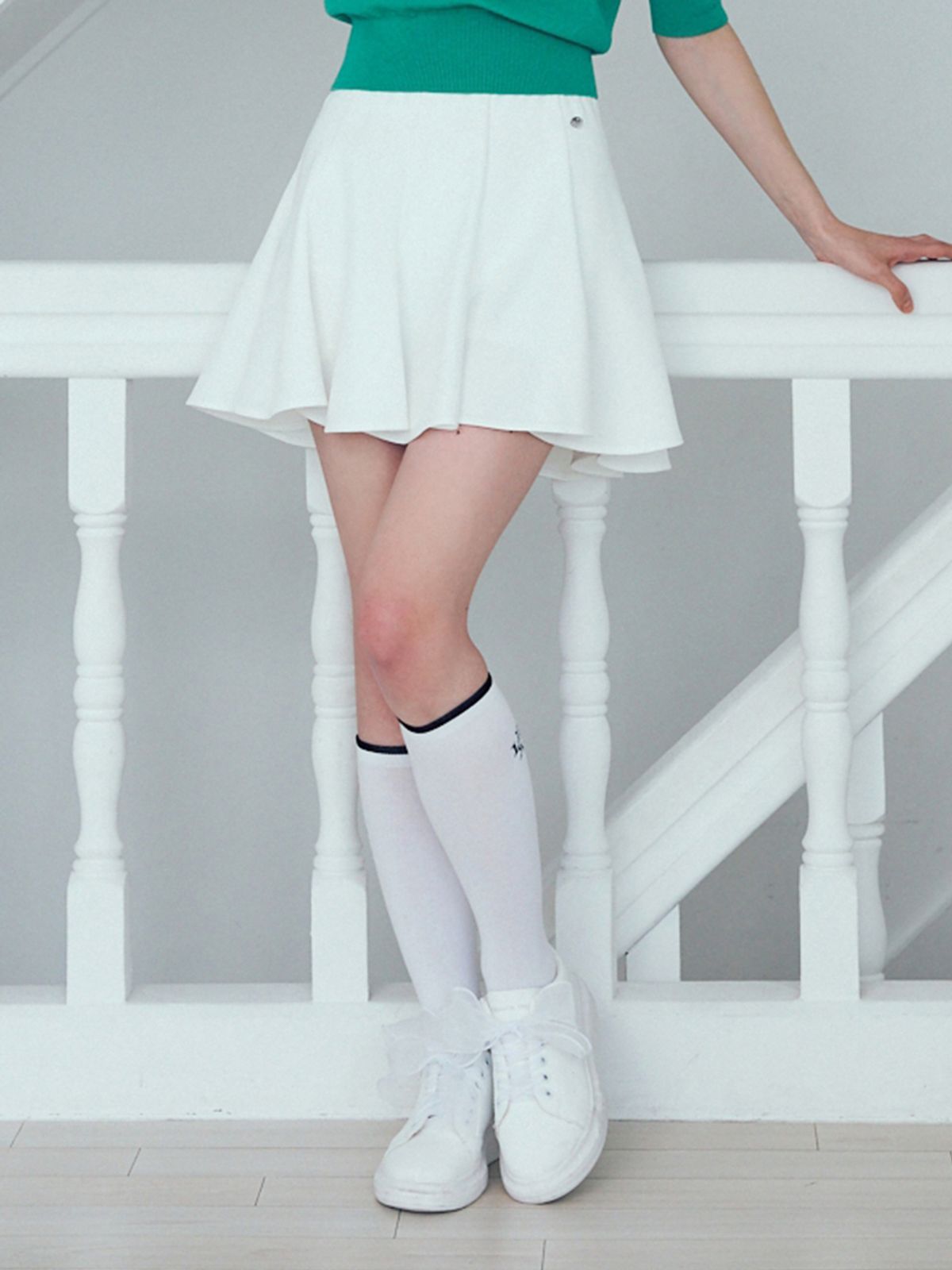 로드로아르(LORDLOAR) 에센셜 플레어 스커트 WHITE