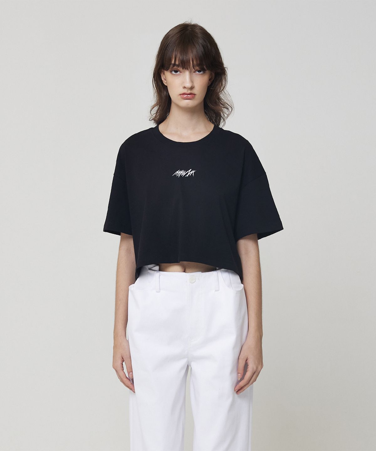 므아므(MMAM) Logo wide crop T-shirt