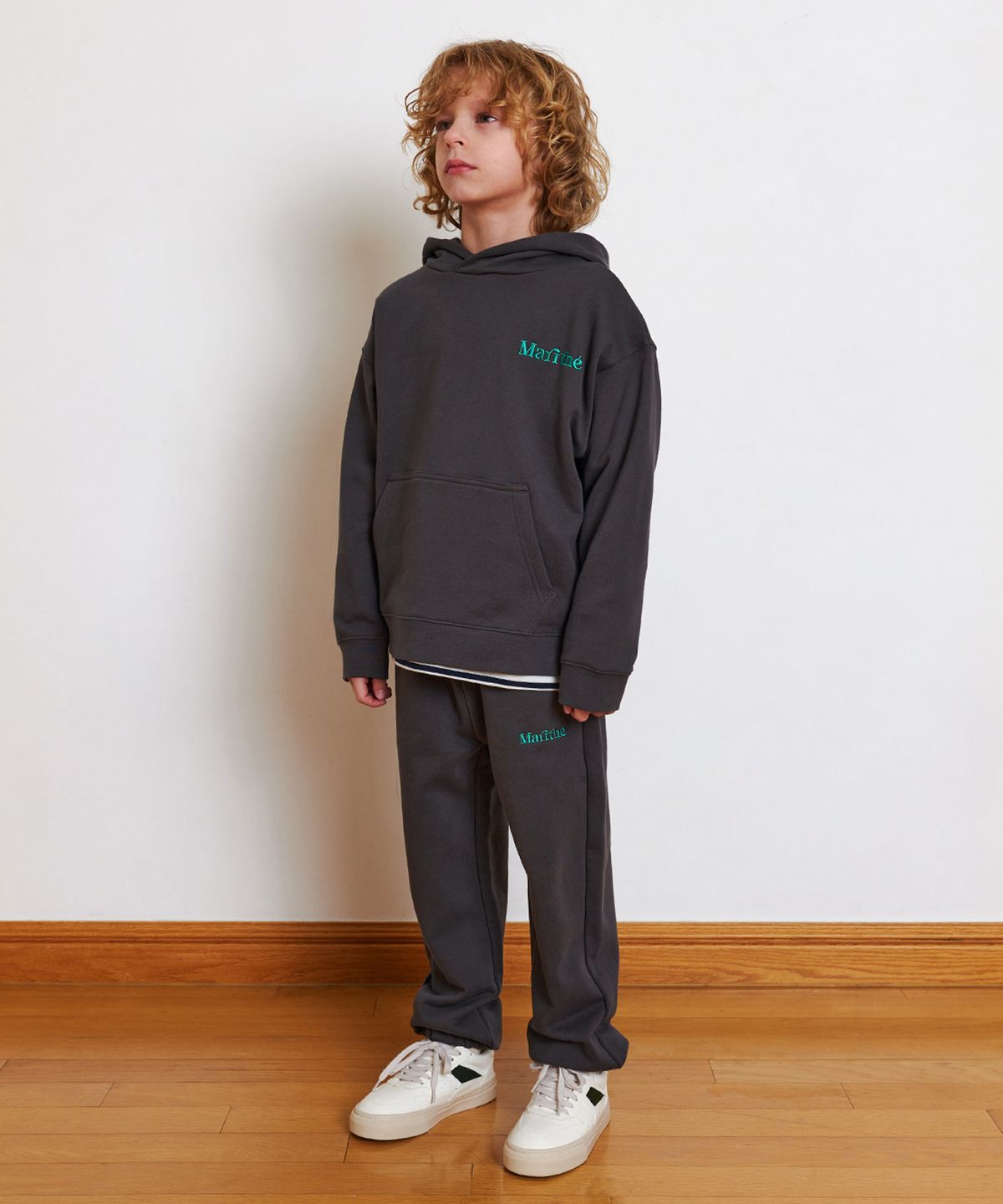 마리떼 키즈(MARITHÉ KIDS) ENFANT MARITHE LOGO SWEAT PANTS charcoal