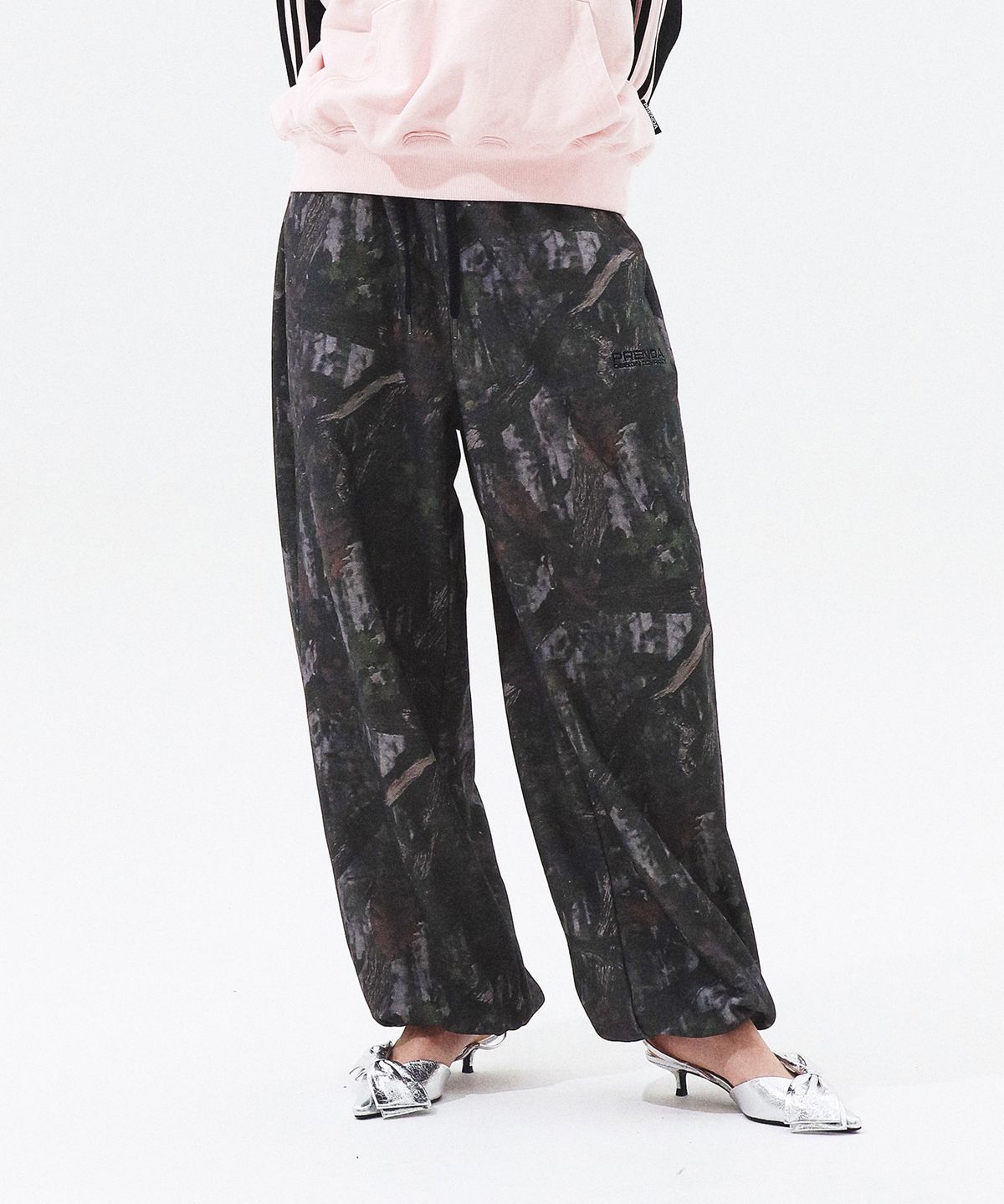 프렌다(PRENDA) REAL TREE JOGGER PANTS BLACK