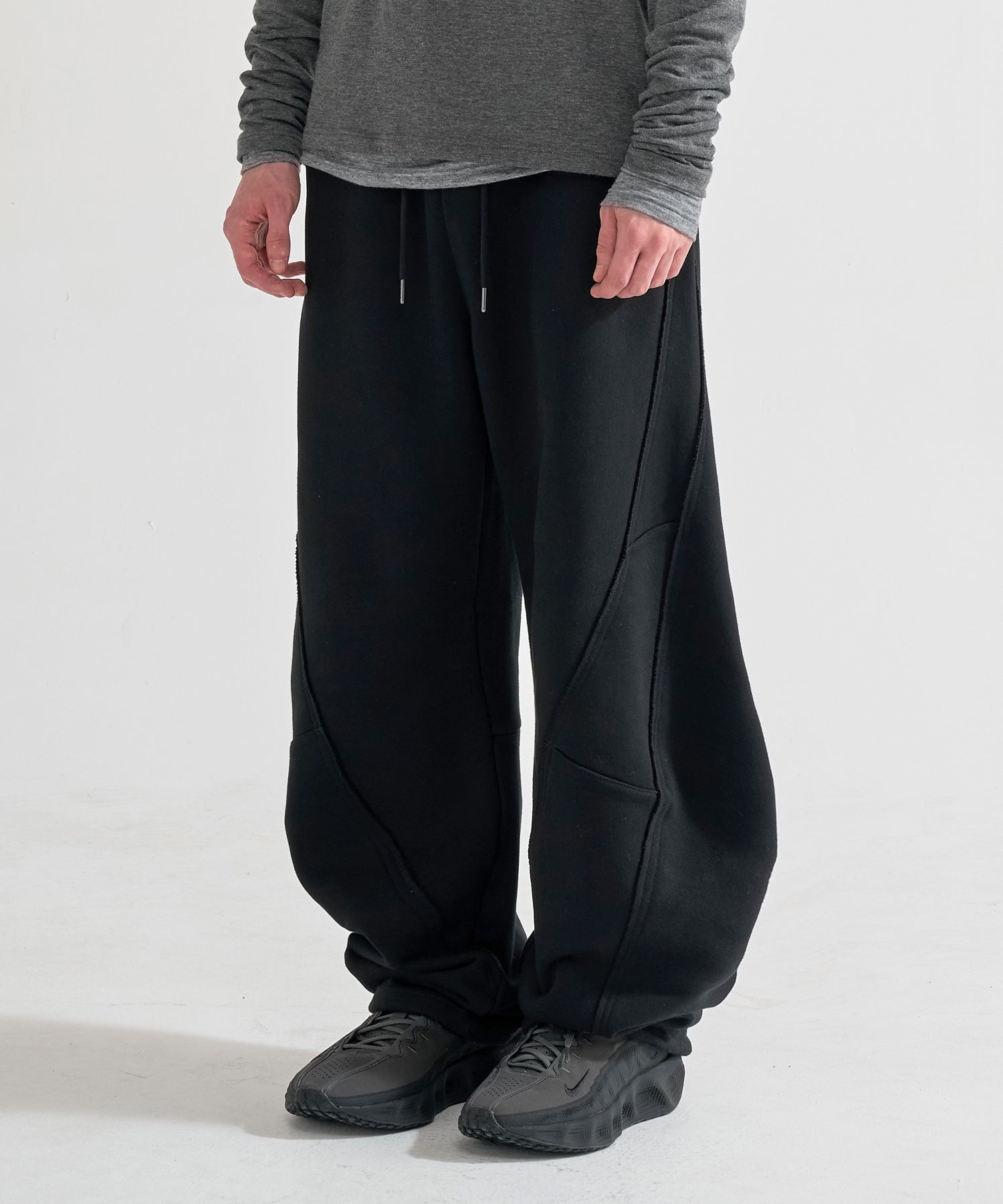 MUSINSA TANSANMAGNESIUM ボタンスウェットパンツ MUSINSA公式 | JUAN HOMME ツイストスウェットパンツ（ブラック）