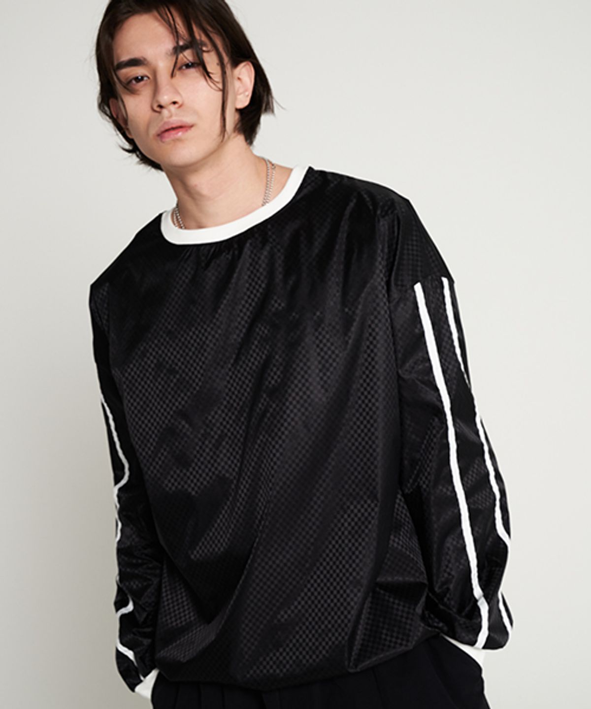 테네르(TENER) Satin Checkered String Over Coloring Sweatshirt black