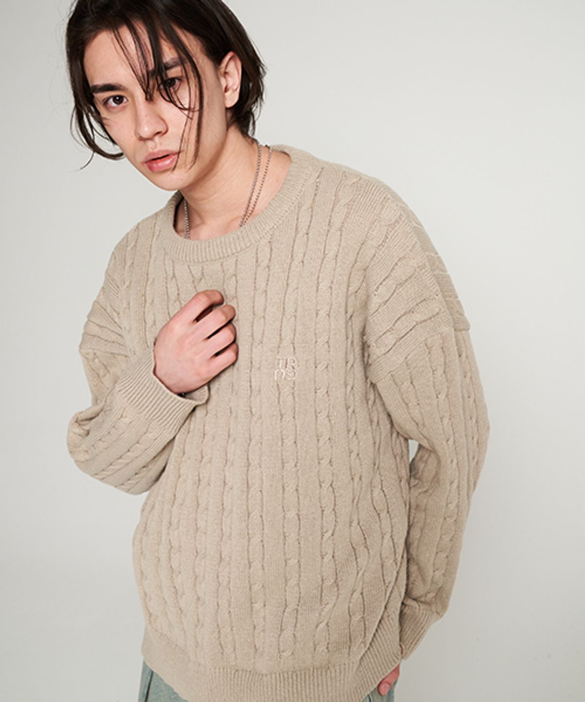 테네르(TENER) Twisted Embroidery Over Fit Round Knitwear beige
