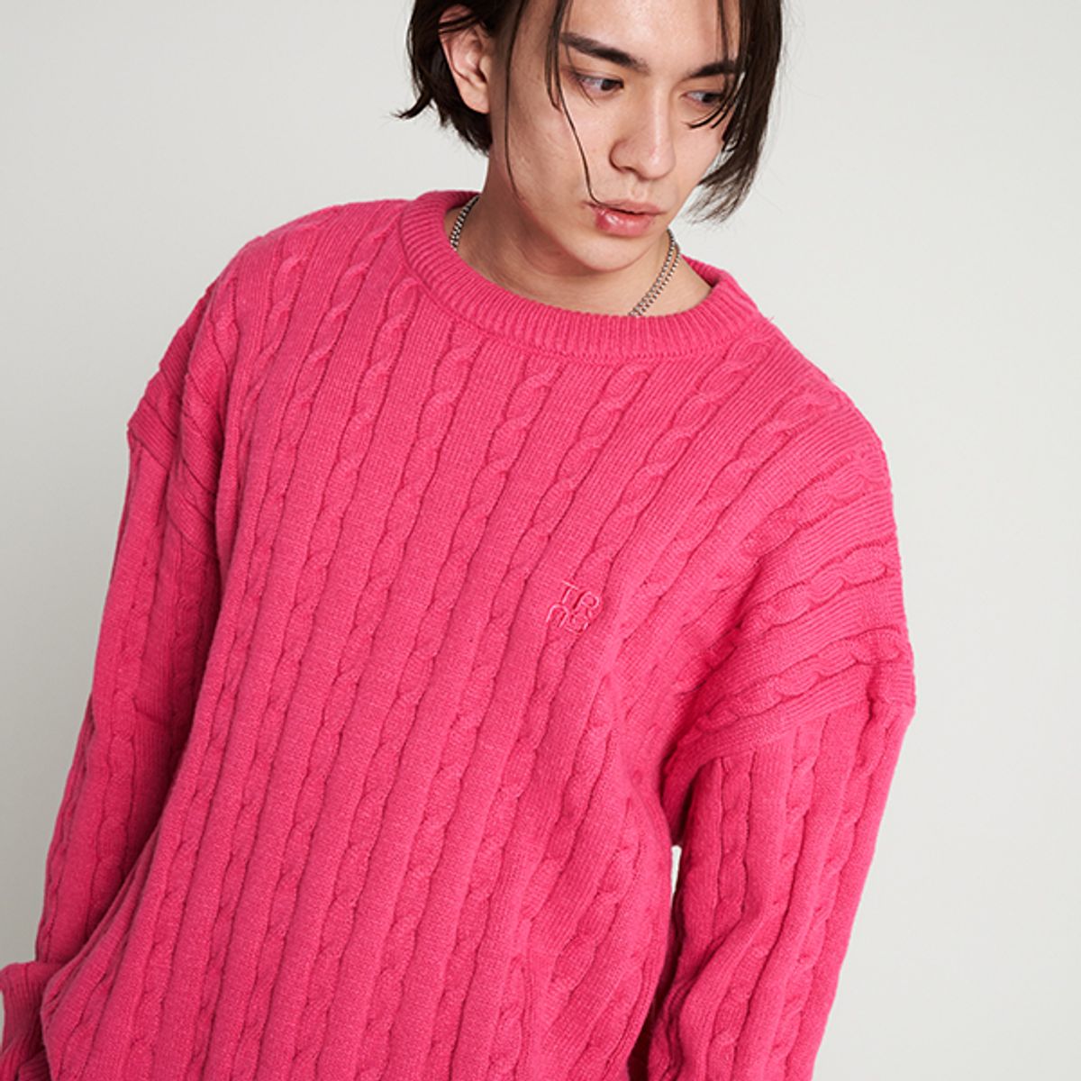 테네르(TENER) Twisted Embroidery Over Fit Round Knitwear pink