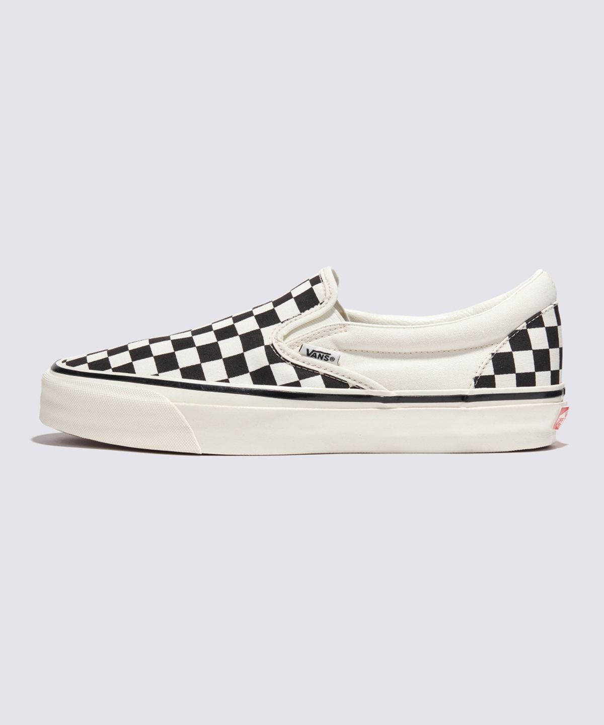 반스(VANS) 슬립온 리이슈 98 - (체커보드) 마쉬멜로우:블랙 / VN000CTCKIG1