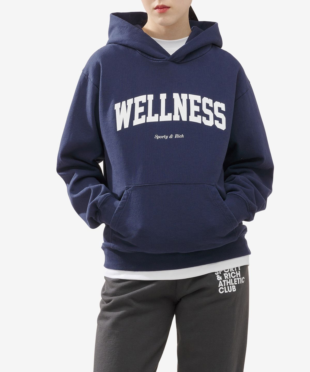 스포티앤리치(SPORTY&RICH) 웰니스 로고 프린트 후드 - 네이비 / HOAW2313NA