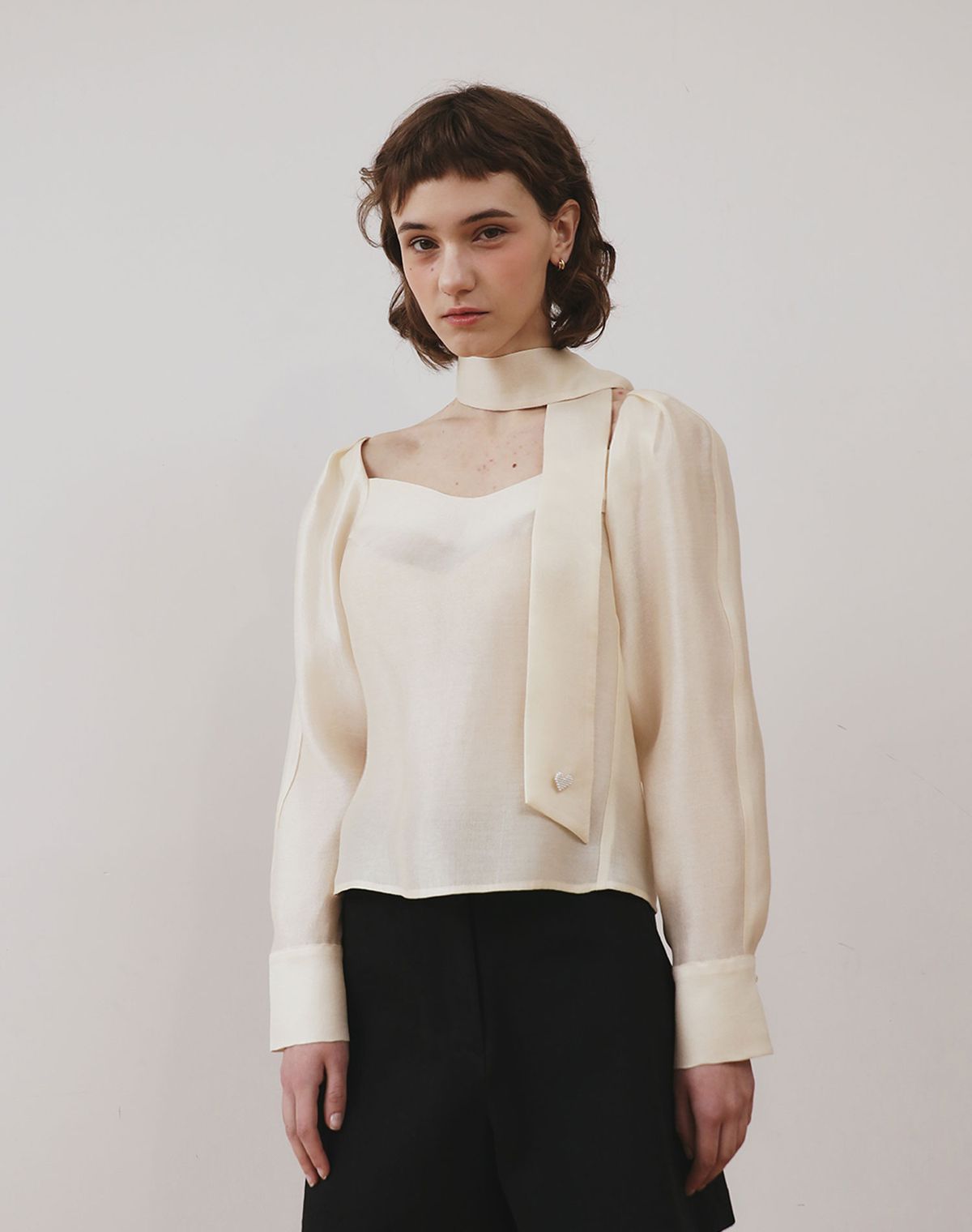 지에마르(GIEMAR) LOVE SCARF BLOUSE IVORY