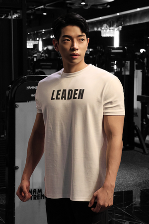 메인로고 시그니처 머슬핏 반팔 티셔츠 화이트