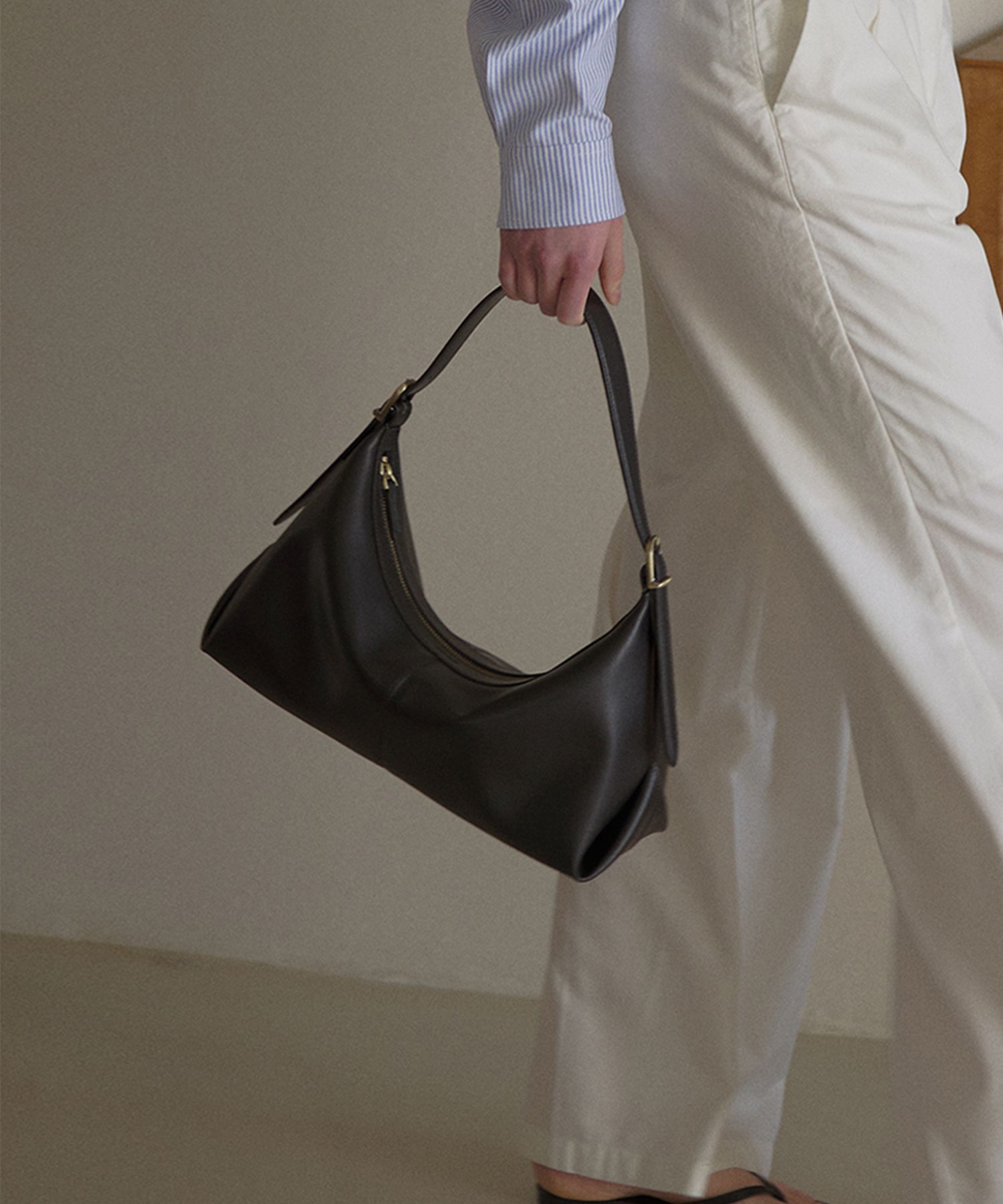 トートバッグ FOLNUA [Exclusive] ROULE BAG PLAIN [2COLOR] MUSINSA公式 | FOLNUA BATEAU BAG - PLAIN [2COLOR]