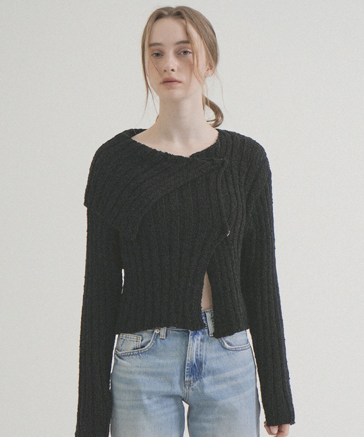 블레티(VLETI) Oblique Collar Click Button Knit Cardigan (Black)