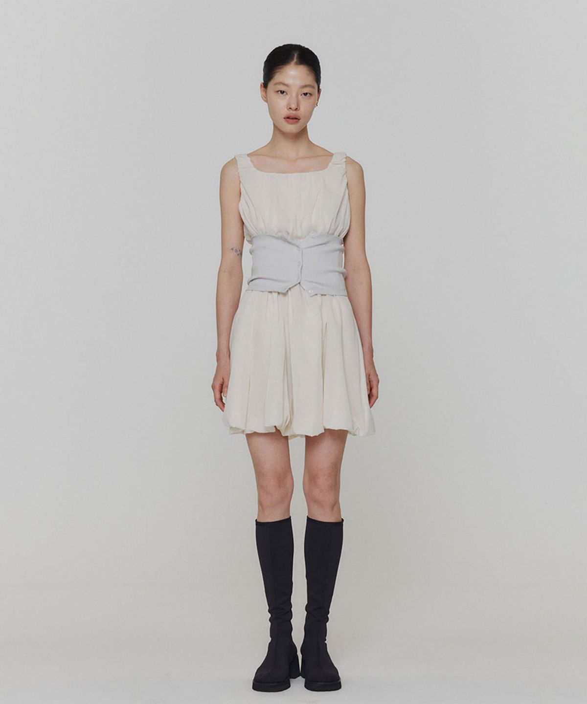 아모멘토(AMOMENTO) CROP BUTTON CARDIGAN SET_LIGHT GREY