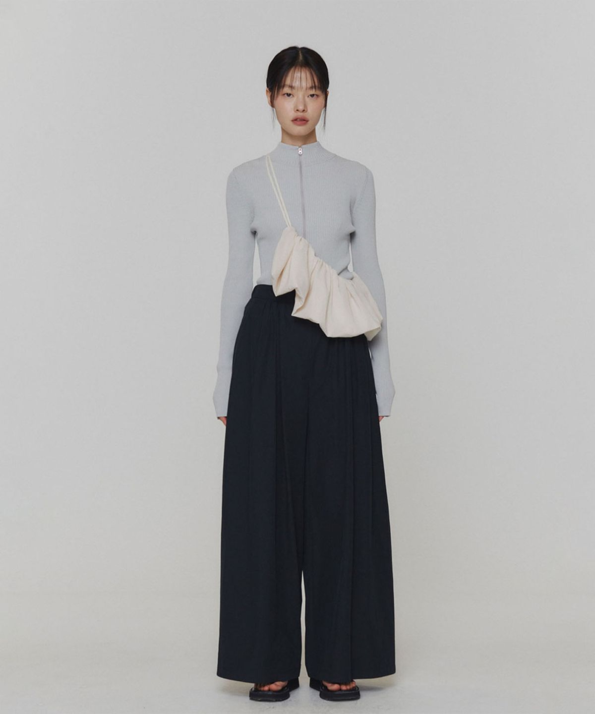 아모멘토(AMOMENTO) RIBBED MOCK NECK CARDIGAN_LIGHT GREY