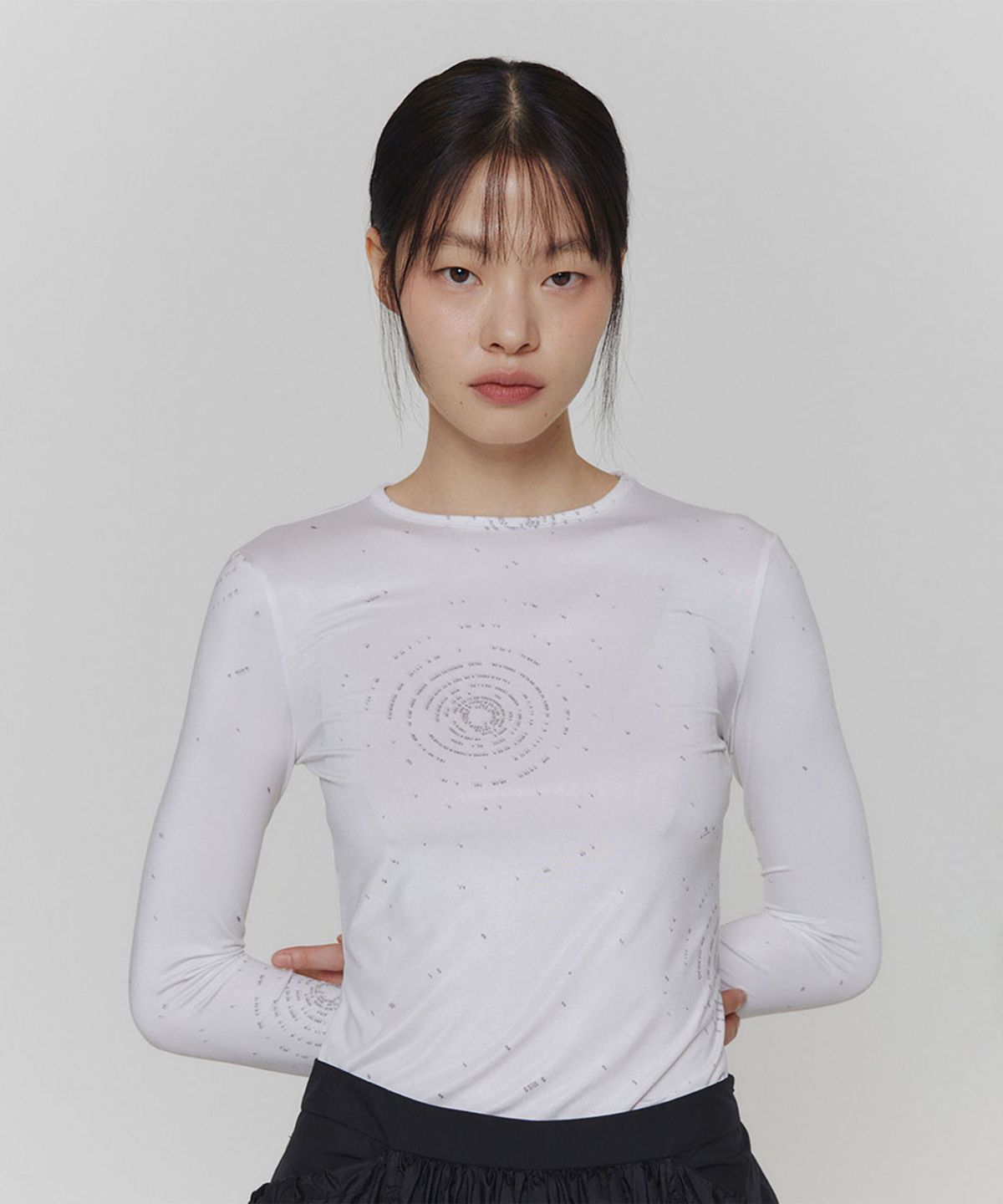 아모멘토(AMOMENTO) PRINTED ROUND LONG SLEEVE T-SHIRT_WHITE