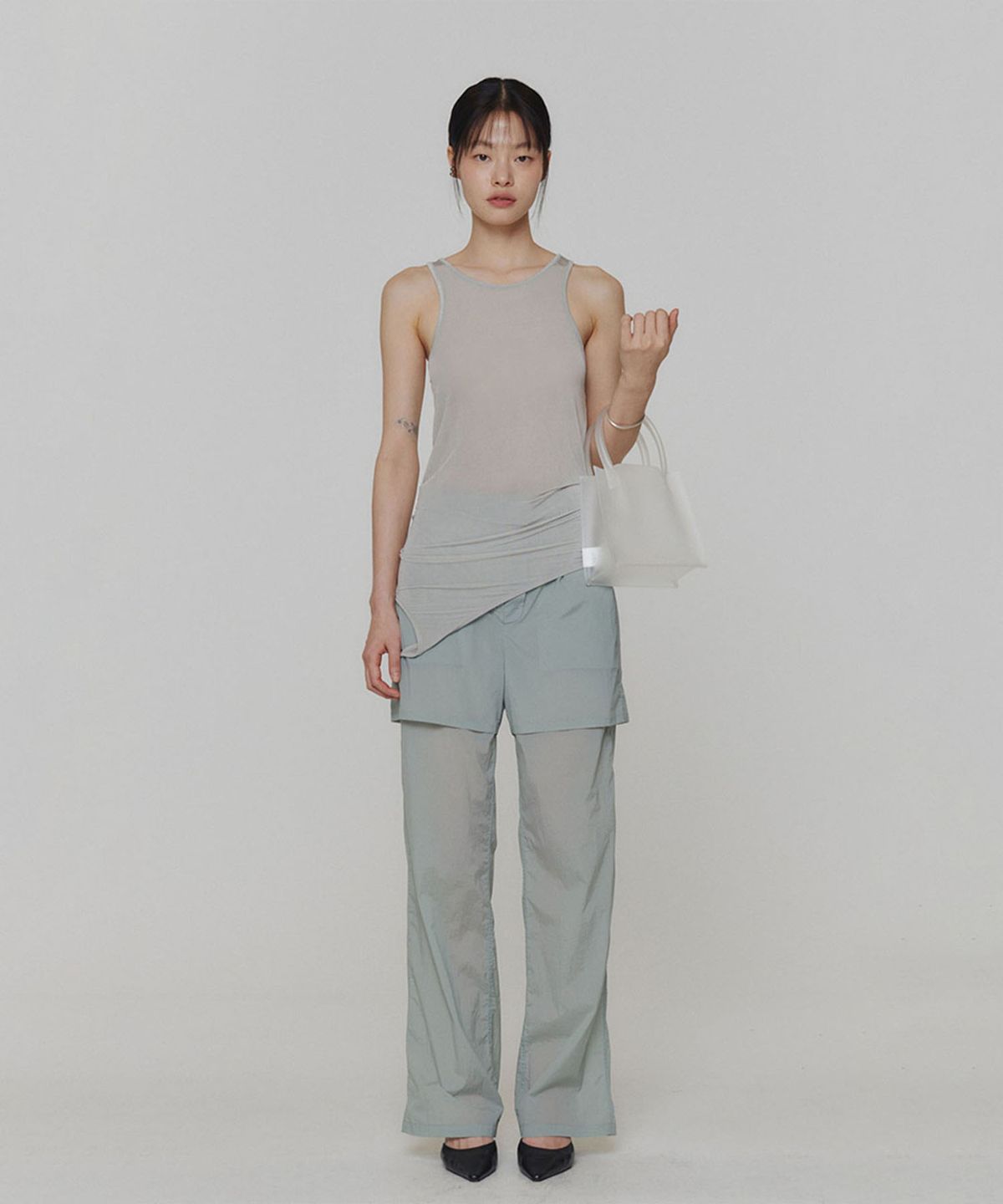 아모멘토(AMOMENTO) THREE STRAPS SLEEVELESS TOP_LIGHT GREY