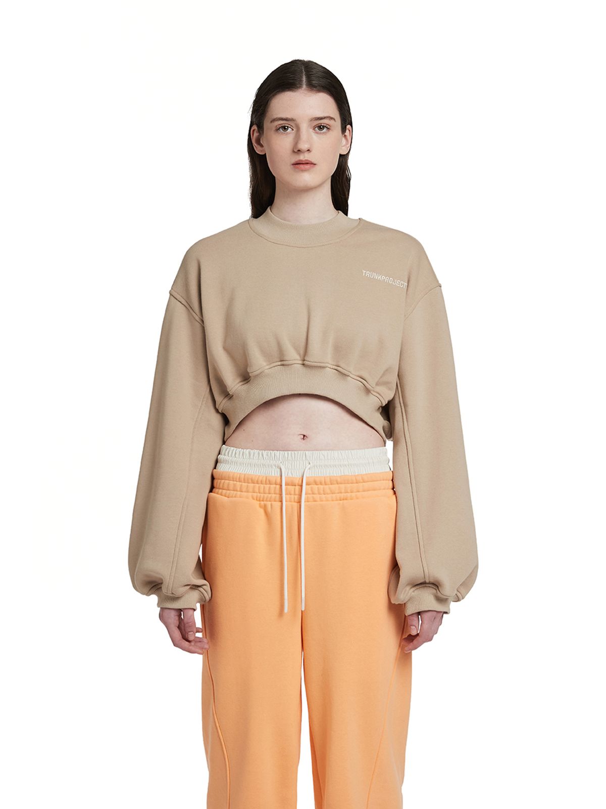 트렁크프로젝트(TRUNK PROJECT) Logo Cropped Sweatshirt_Beige