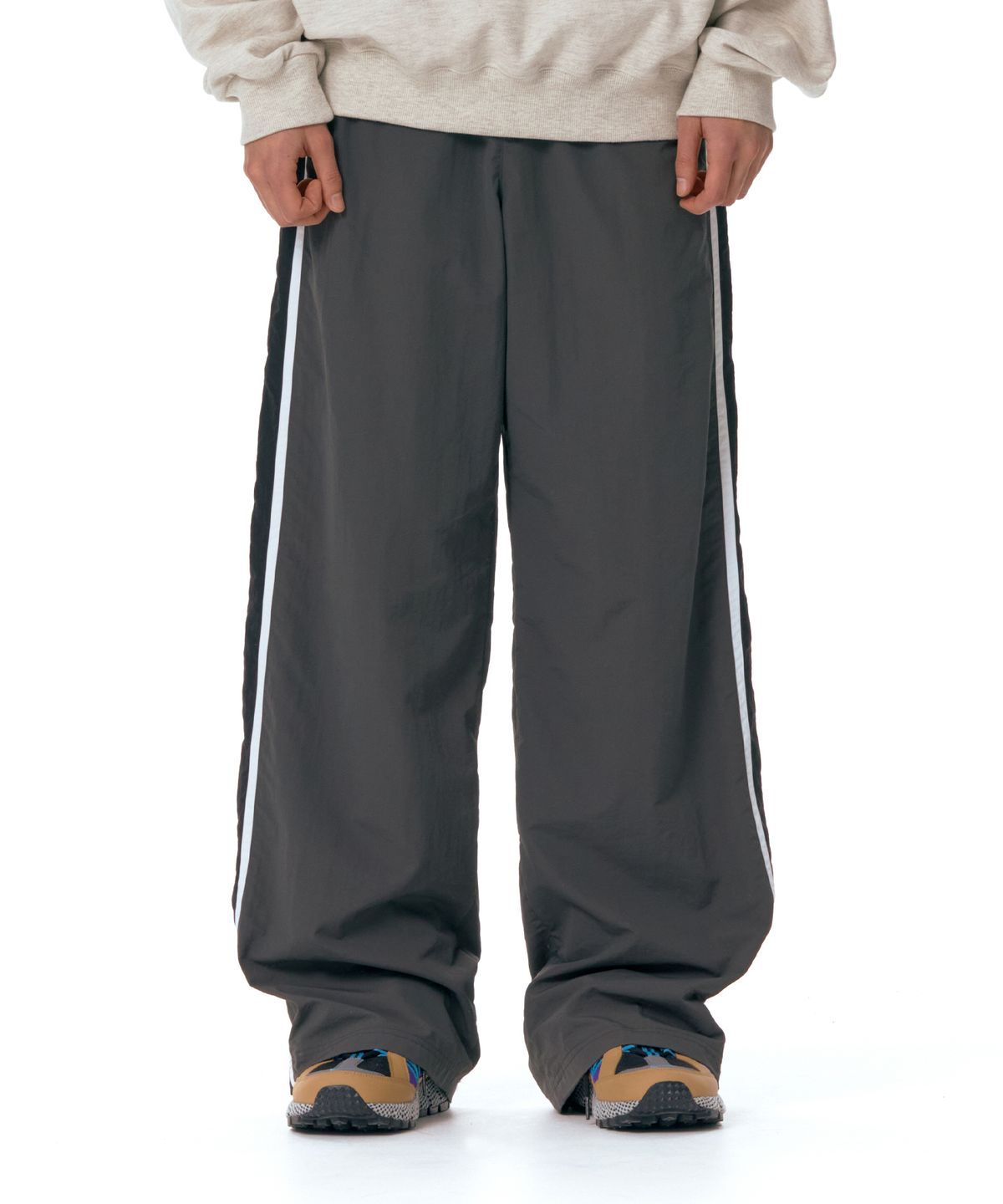아메스 월드와이드(AMES-WORLDWIDE) SIDE LINE TRACK PANTS CHARCOAL (AM2ESUPA10A)