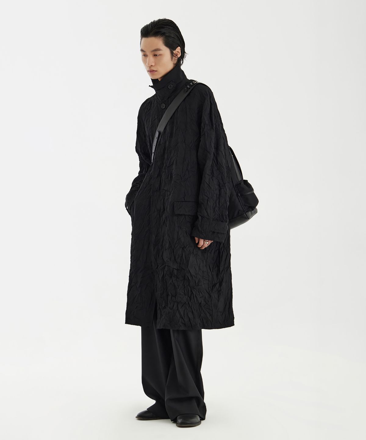 유스(YOUTH) Cut-Off Mac Coat - Black Creased