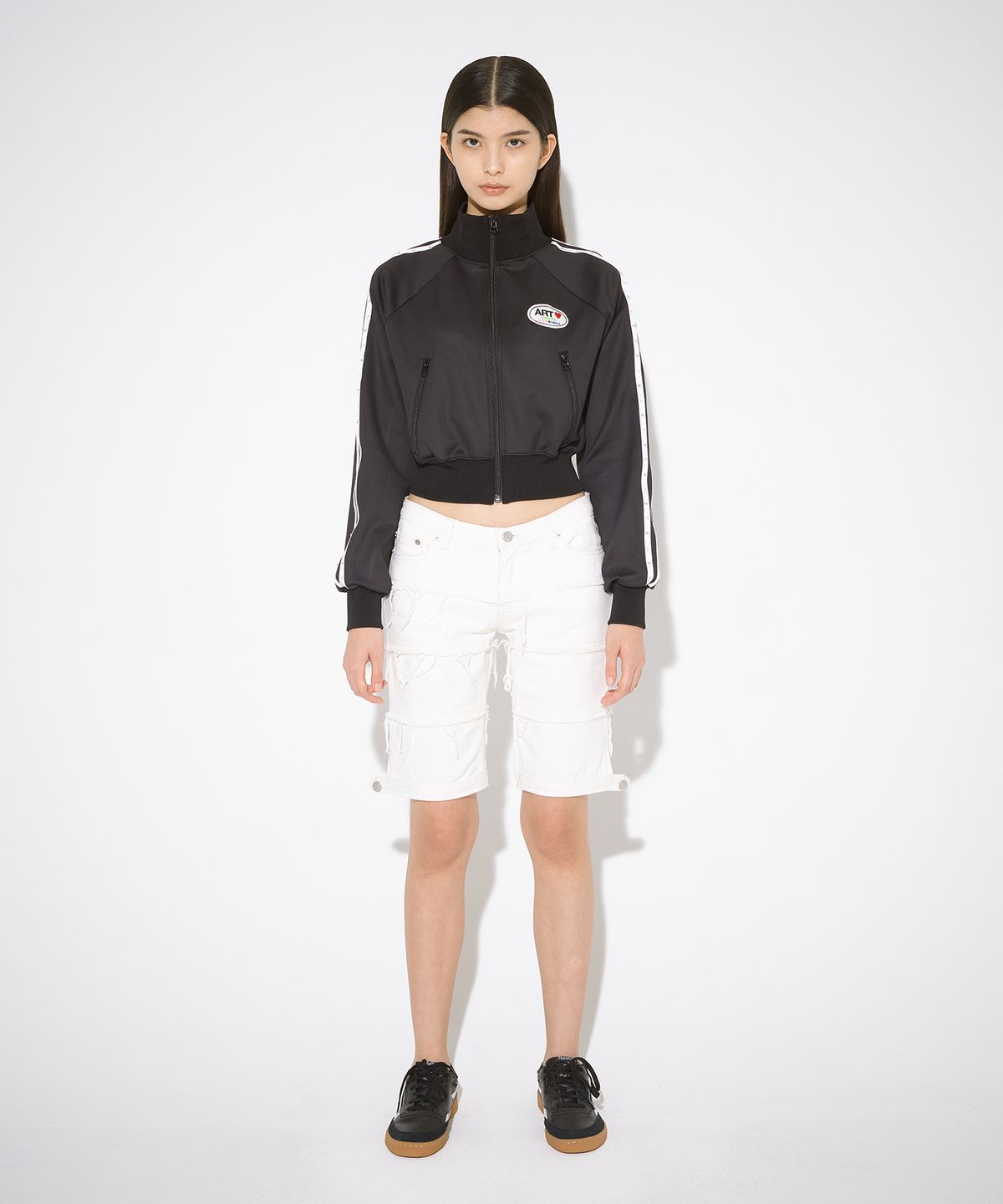 더뮤지엄비지터(THEMUSEUMVISITOR) ART LOGO PATCH STITCHED TRACK JACKET (BLACK)
