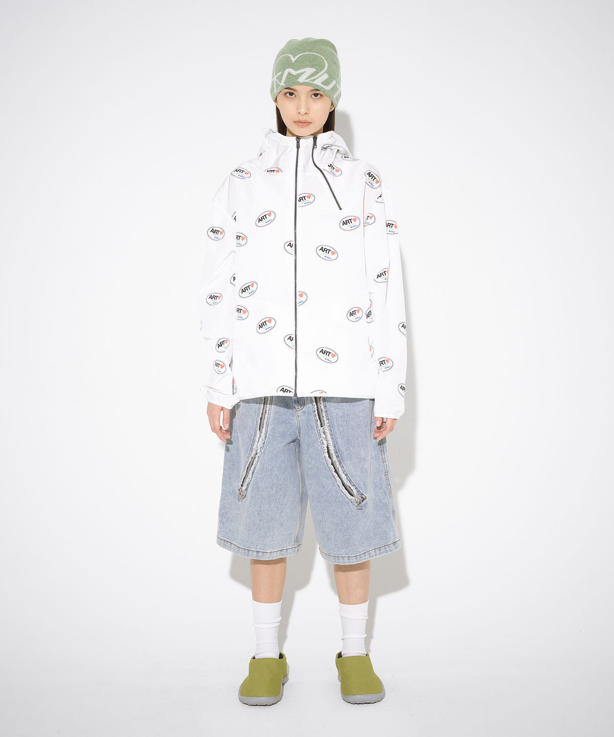 더뮤지엄비지터(THEMUSEUMVISITOR) ART LOGO PRINTED WINDBREAKER (WHITE)
