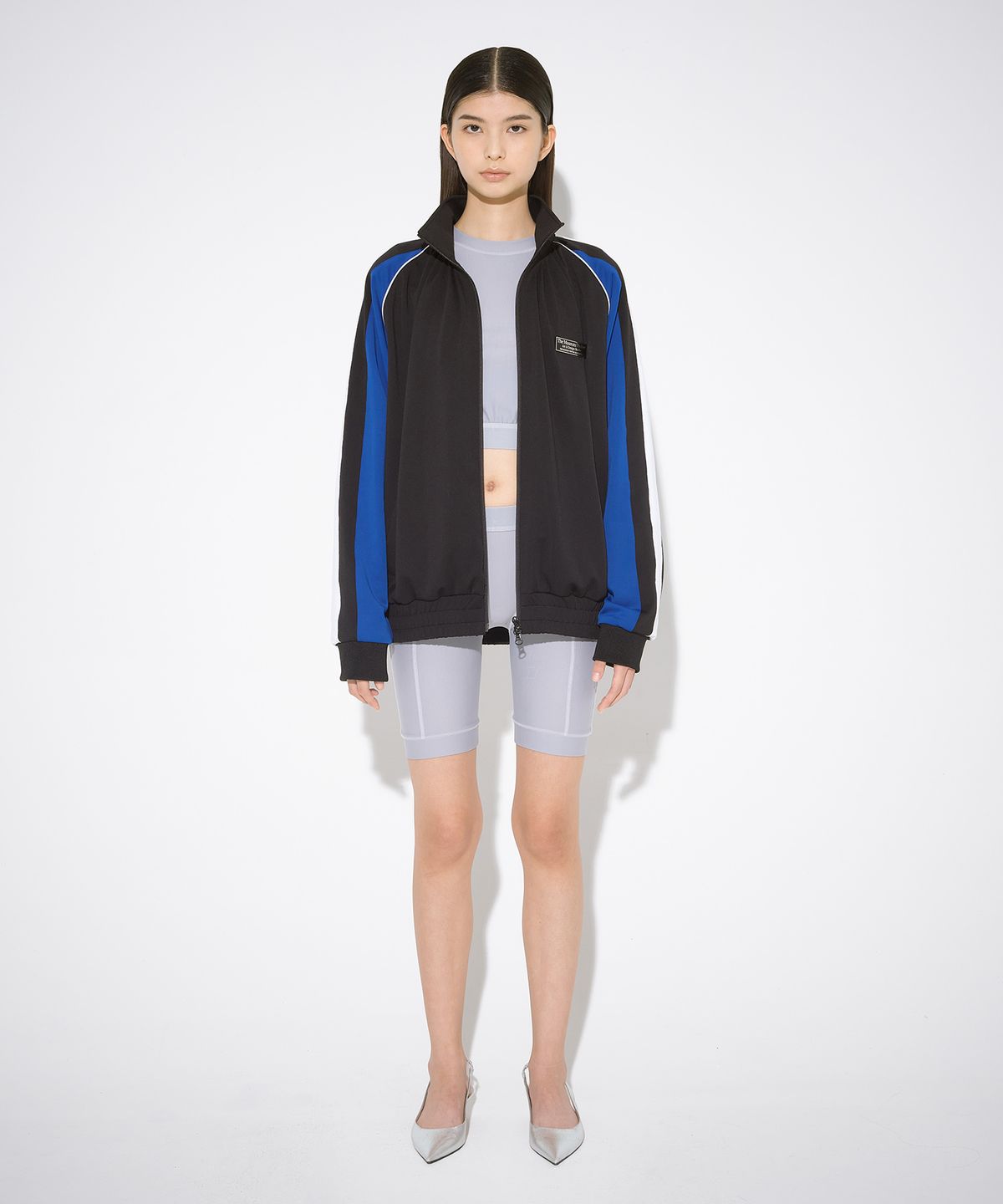 더뮤지엄비지터(THEMUSEUMVISITOR) METAL LOGO RAGLAN TRACK JACKET (BLACK)