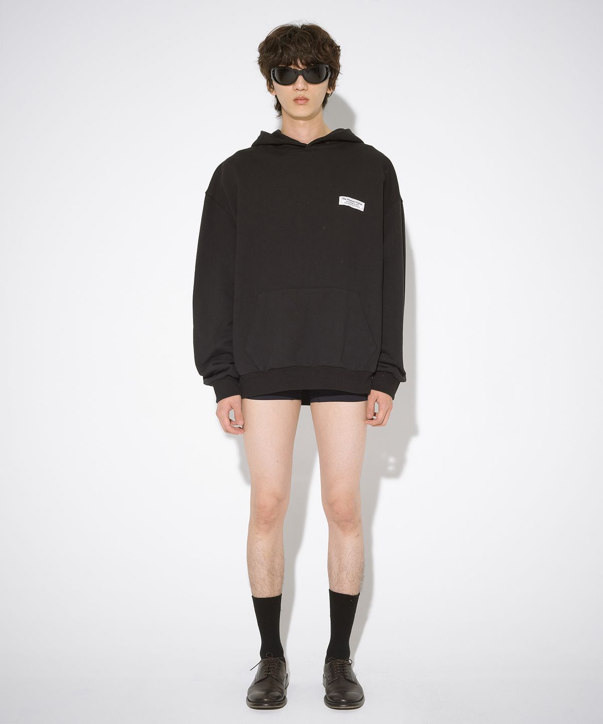 더뮤지엄비지터(THEMUSEUMVISITOR) SILVER CUBIC STUD LOGO HOODY (BLACK)