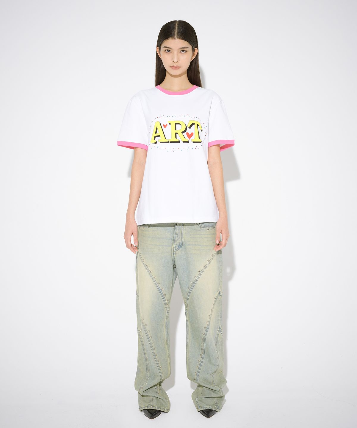 더뮤지엄비지터(THEMUSEUMVISITOR) CUT-OUT ART STUD T-SHIRT (WHITE / PINK)