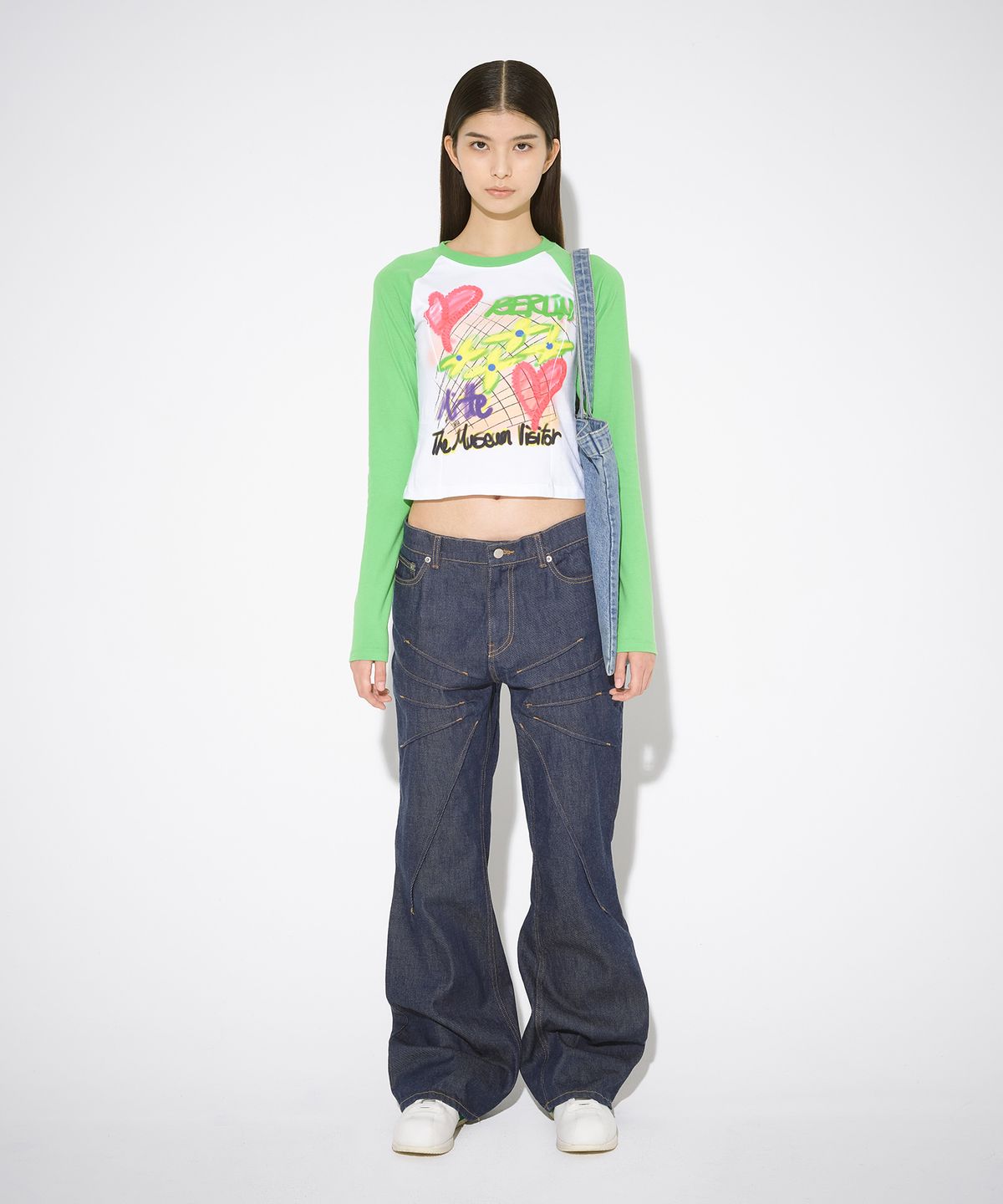 더뮤지엄비지터(THEMUSEUMVISITOR) ESSENTIAL TMV PAINTING RAGLAN LONG SLEEVE (GREEN)