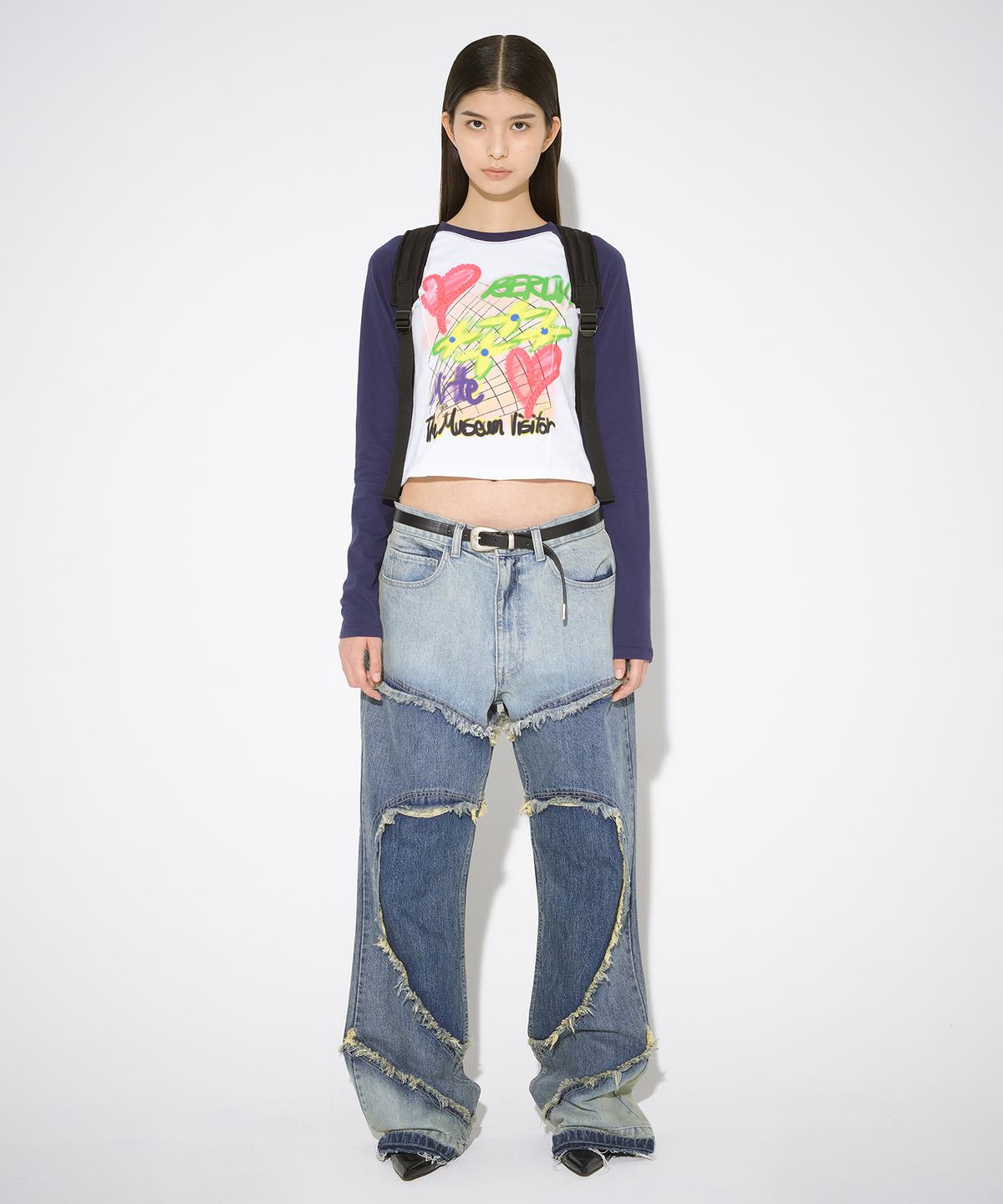 더뮤지엄비지터(THEMUSEUMVISITOR) ESSENTIAL TMV PAINTING RAGLAN LONG SLEEVE (NAVY)