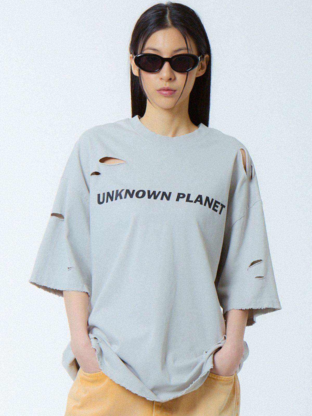 언노운 플라넷(UNKNOWN PLANET) 슬릿 루즈핏 워싱티 그레이