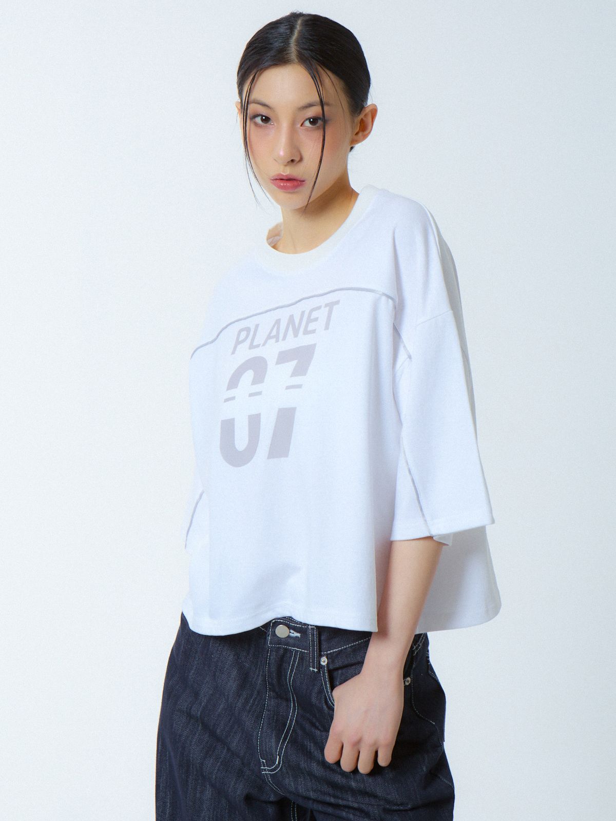 언노운 플라넷(UNKNOWN PLANET) 파이핑 루즈핏 크롭티 화이트