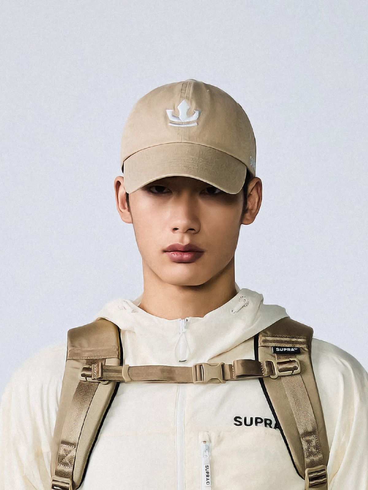 수프라(SUPRA) 에센셜 언스트럭처 크라운 로고 볼캡(BEIGE)