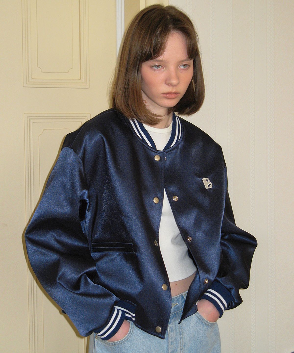 썸웨어버터(SOMEWHEREBUTTER) Satin varsity jacket - navy