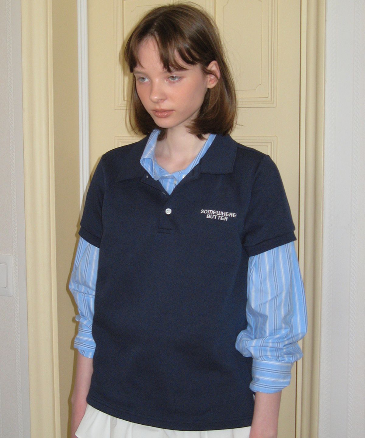 썸웨어버터(SOMEWHEREBUTTER) Classy logo pique top - navy