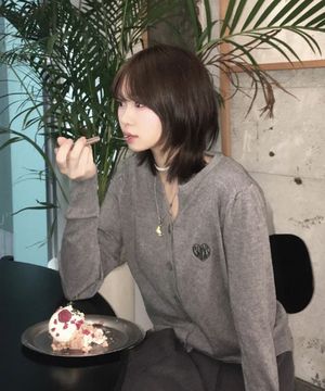 MVK 하트 스티치 미니 브이넥 니트 그레이