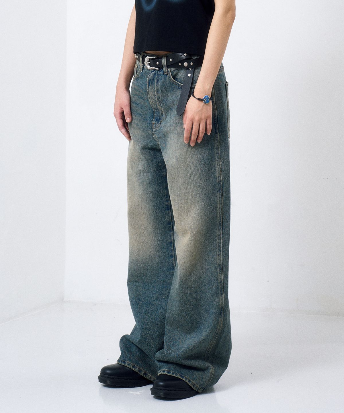 이우가마카라스(IUGAMAKARAS) Needlework Denim Pants (Sand Blue)
