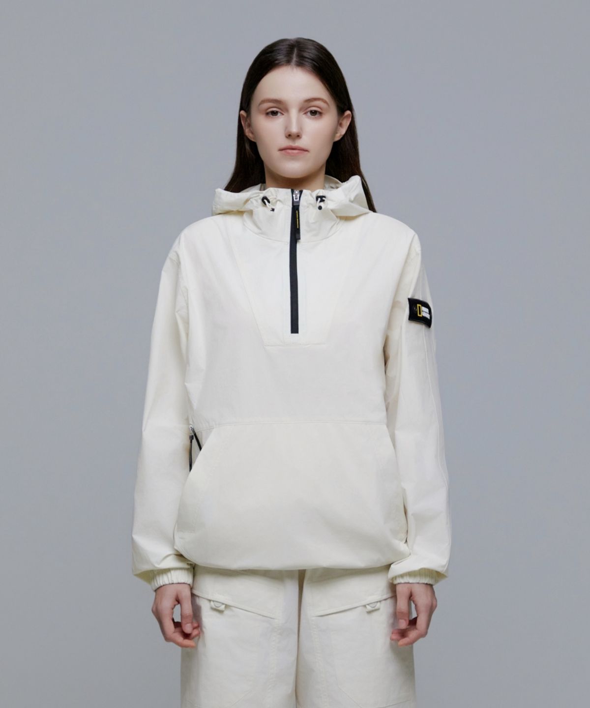 내셔널지오그래픽(NATIONALGEOGRAPHIC) N242UFT940 아델리 경량 우븐 스트레치 긴팔 아노락 CRYSTAL BEIGE