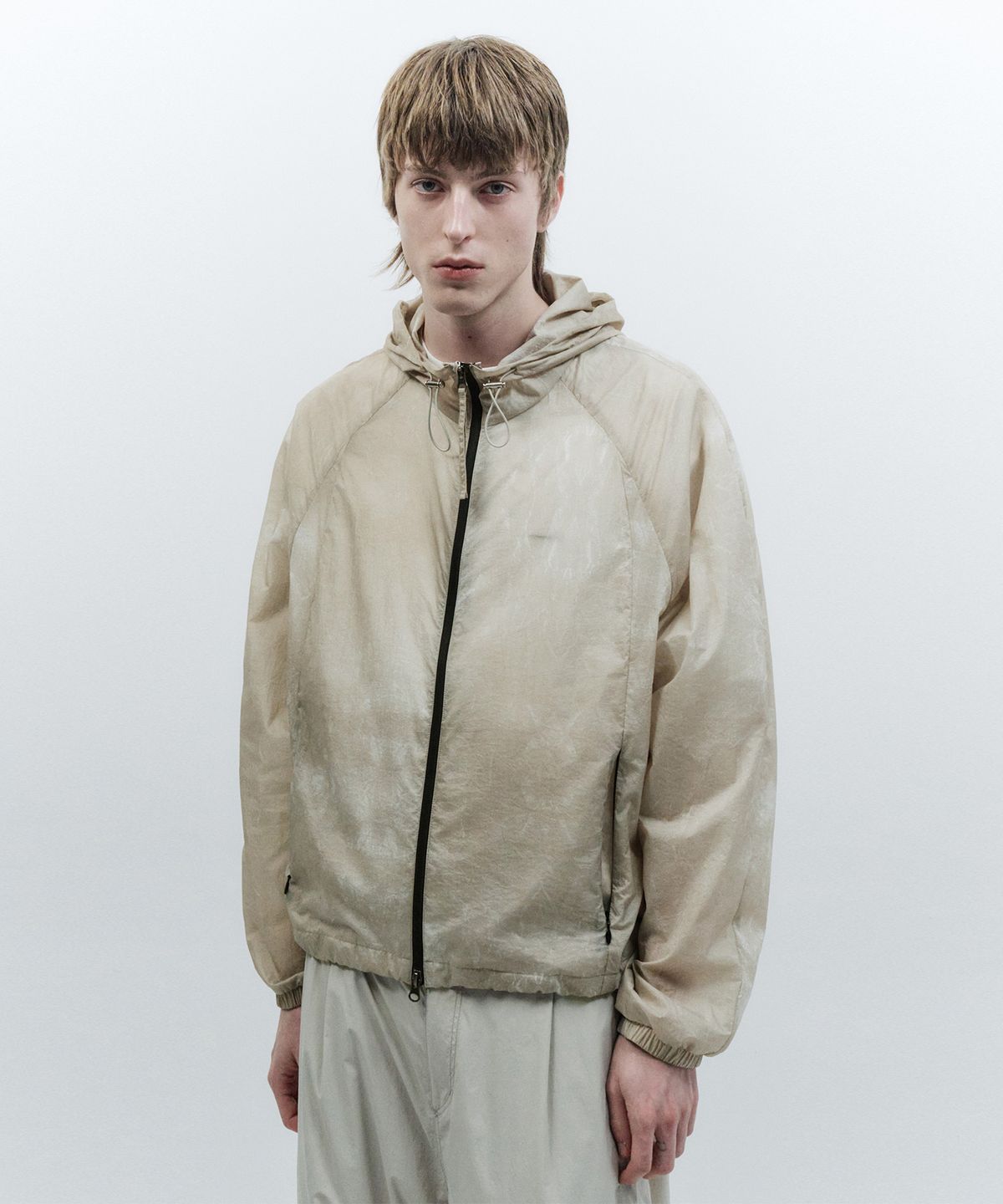 인사일런스(INSILENCE) 라이트웨이트 DTP 점퍼 LIGHT BEIGE