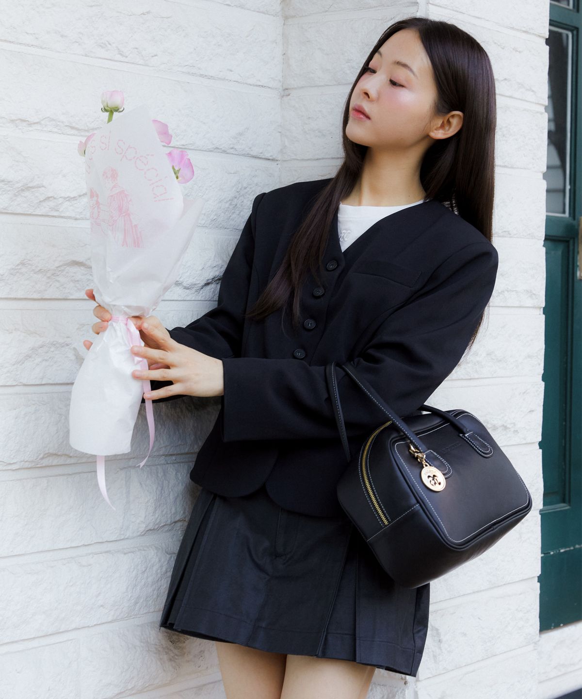아노에틱(ANOETIC) CRACK LEATHER PLEATS SHORTS_BLACK