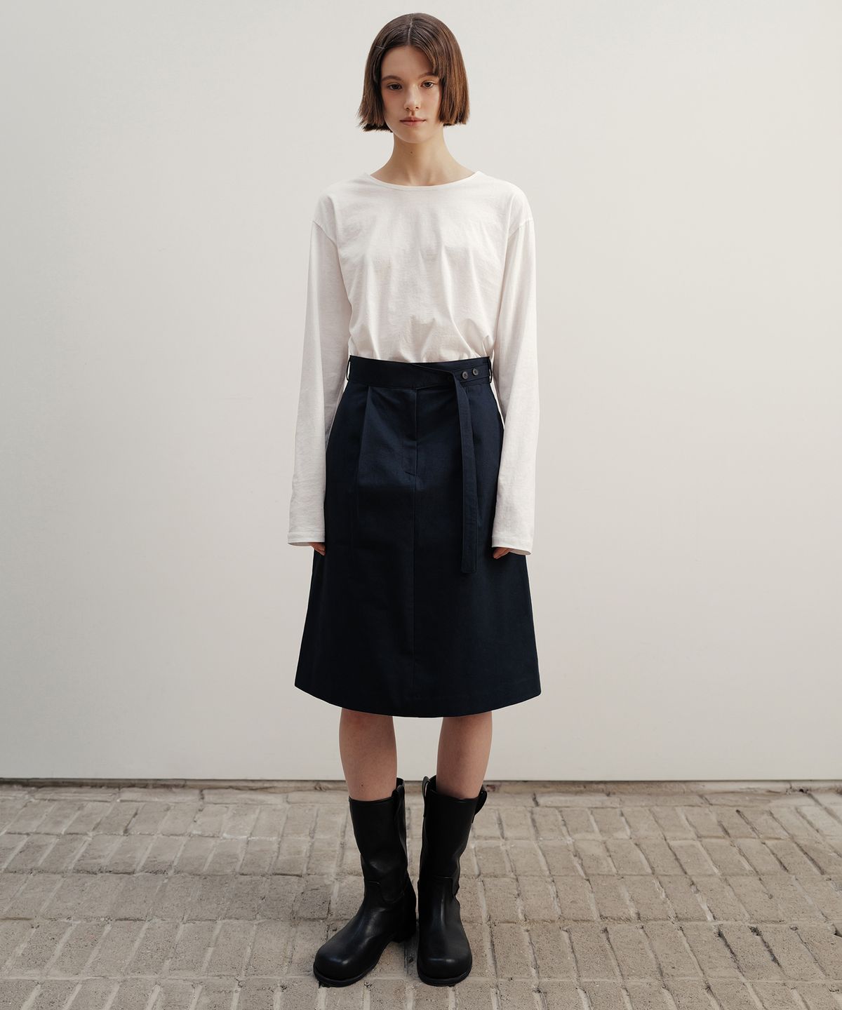 앤니즈(ANDNEEDS) Button belted skirt (dark navy)