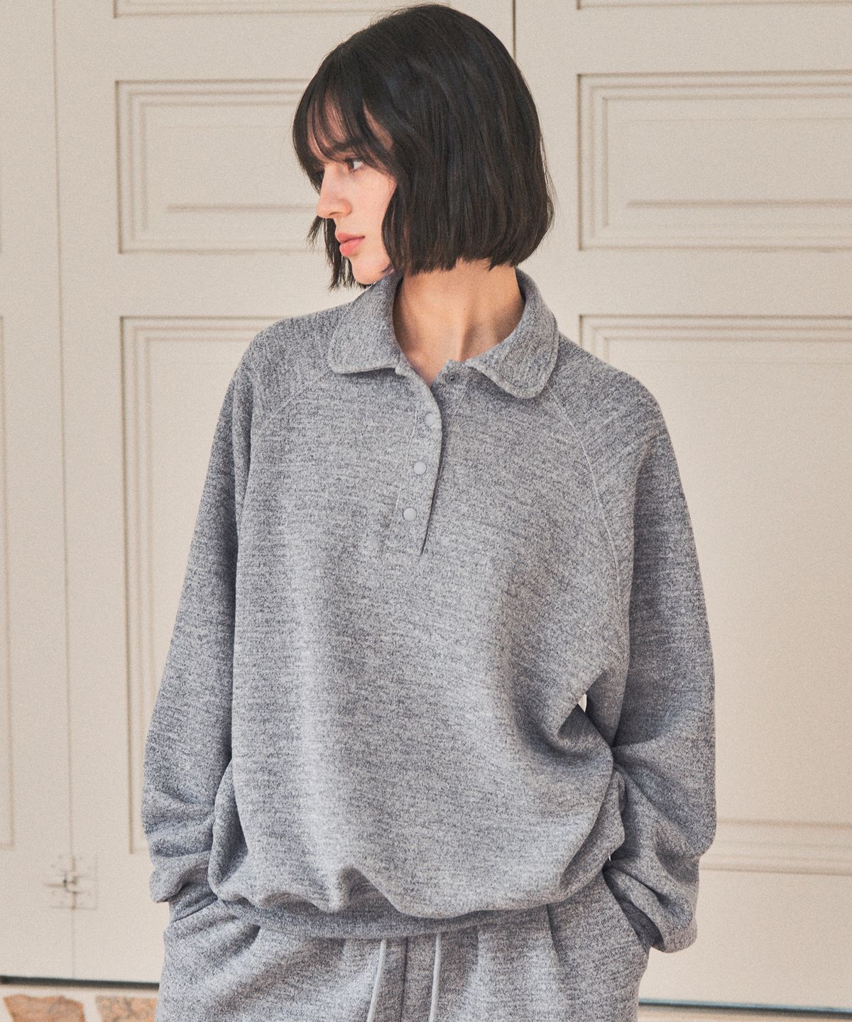 반원 아틀리에(VANONE ATELIER) A3473 하울 칼라 스웨트 셔츠_Melange gray