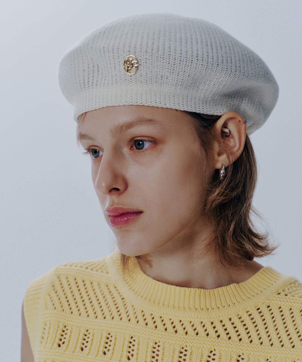 마리떼 프랑소와 저버(MARITHÉ + FRANҪOIS GIRBAUD) METAL CIRCLE LOGO KNIT BERET ivory