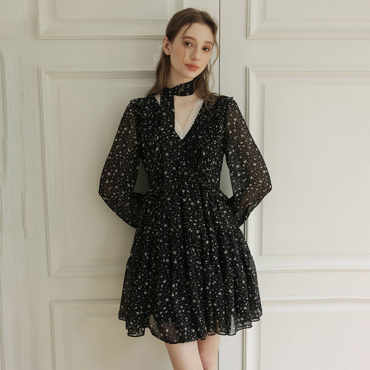 쎄무아듀(CEST MOIDEW) Cest_See-though chiffon v-neck dress