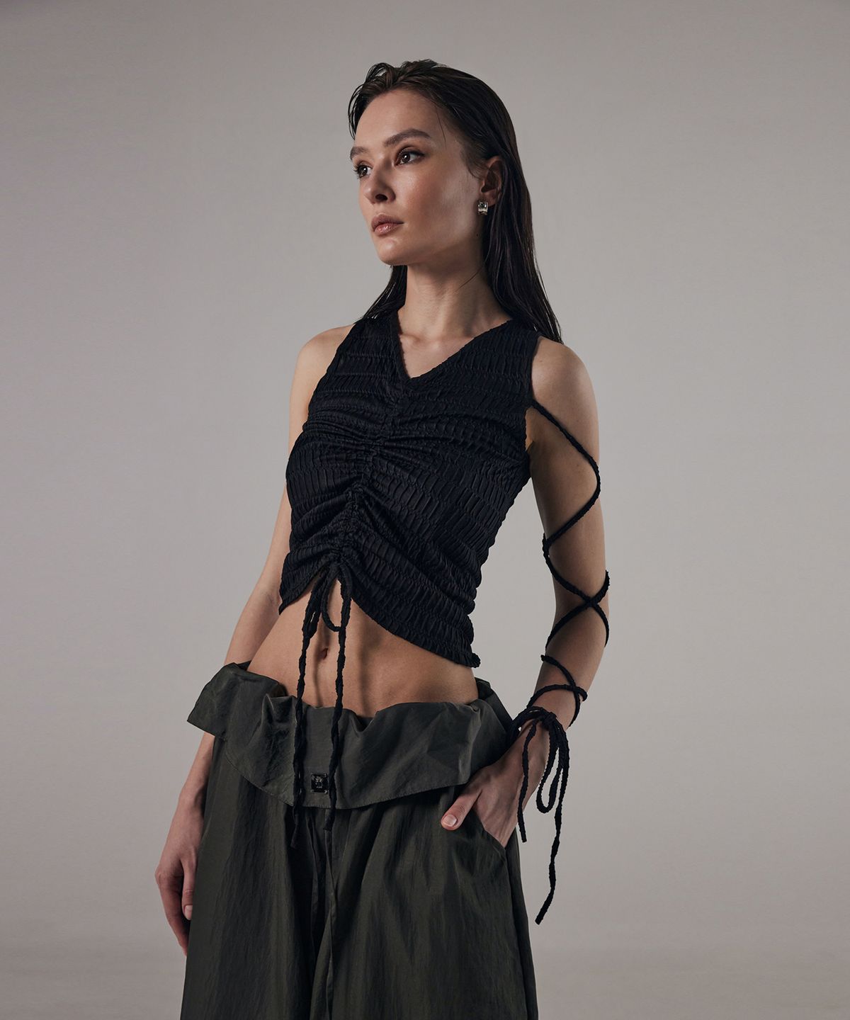 트리밍버드(TREEMINGBIRD) Tied Strap Sleeveless [ Black ]