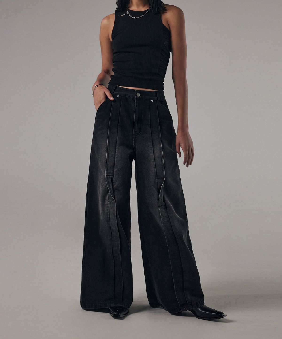 트리밍버드(TREEMINGBIRD) Twisted Wide Denim Set-up Pants [ Black ]