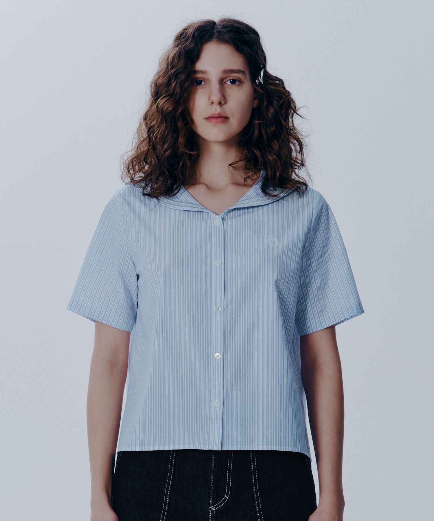 【日本限定モデル】 MUSINSA公式 blue light SHIRT SLEEVE HALF MARINE W MARITHÉ | トップス