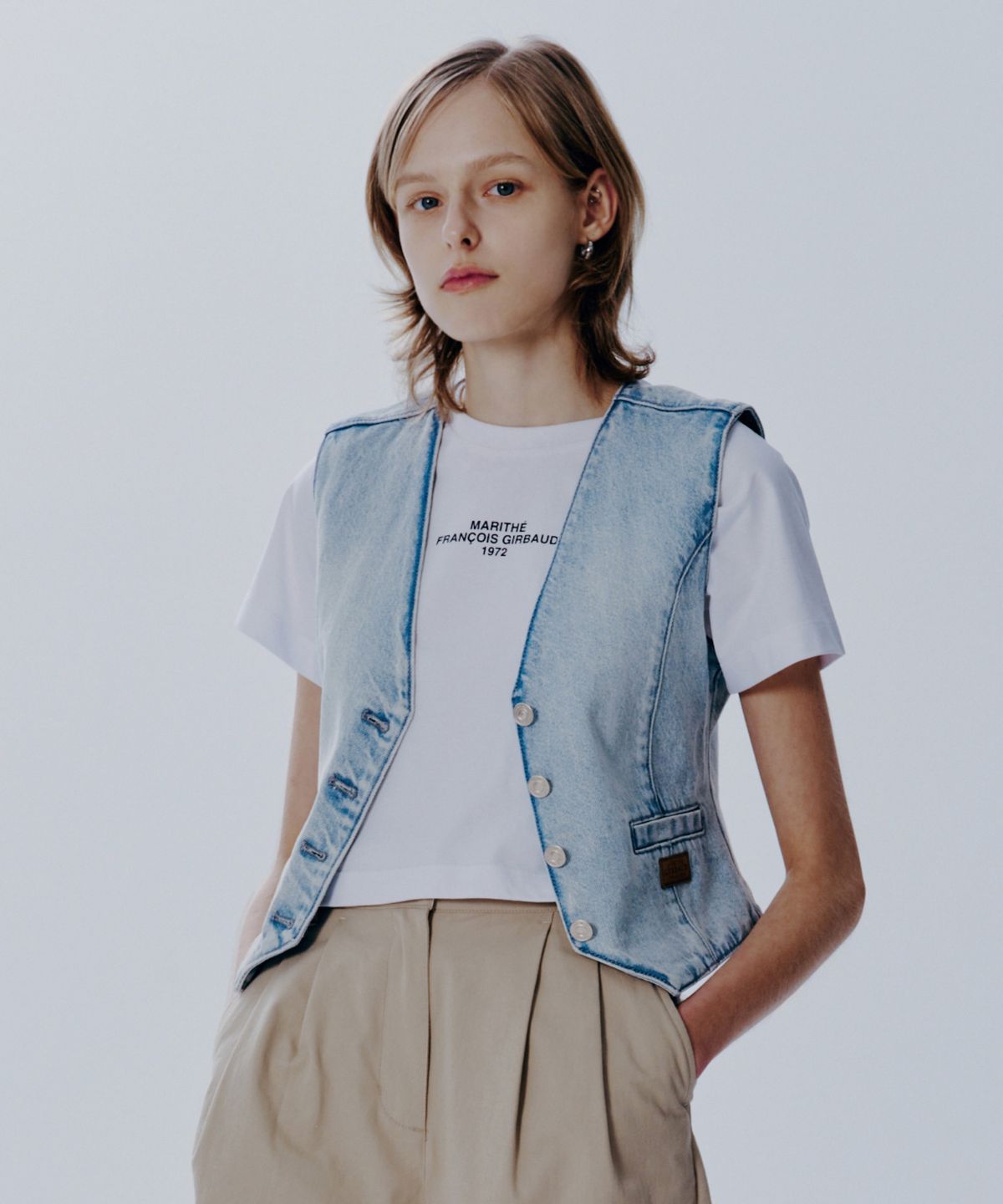 마리떼 프랑소와 저버(MARITHÉ + FRANҪOIS GIRBAUD) W V-NECK BUTTON DENIM VEST light blue