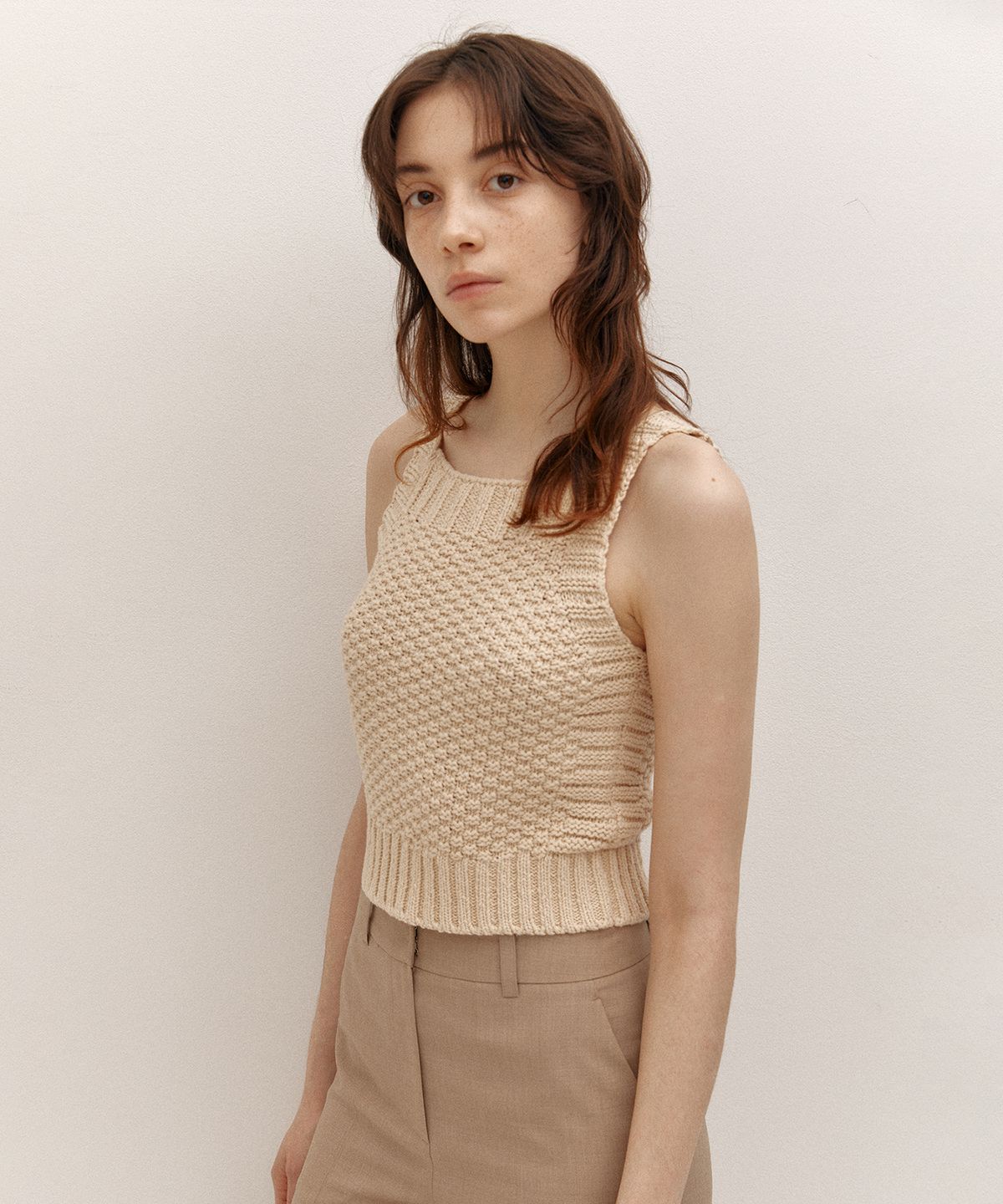 아바몰리(AVA MOLLI) COTTON SLUB SLEEVELESS KNIT (L/BEIGE)