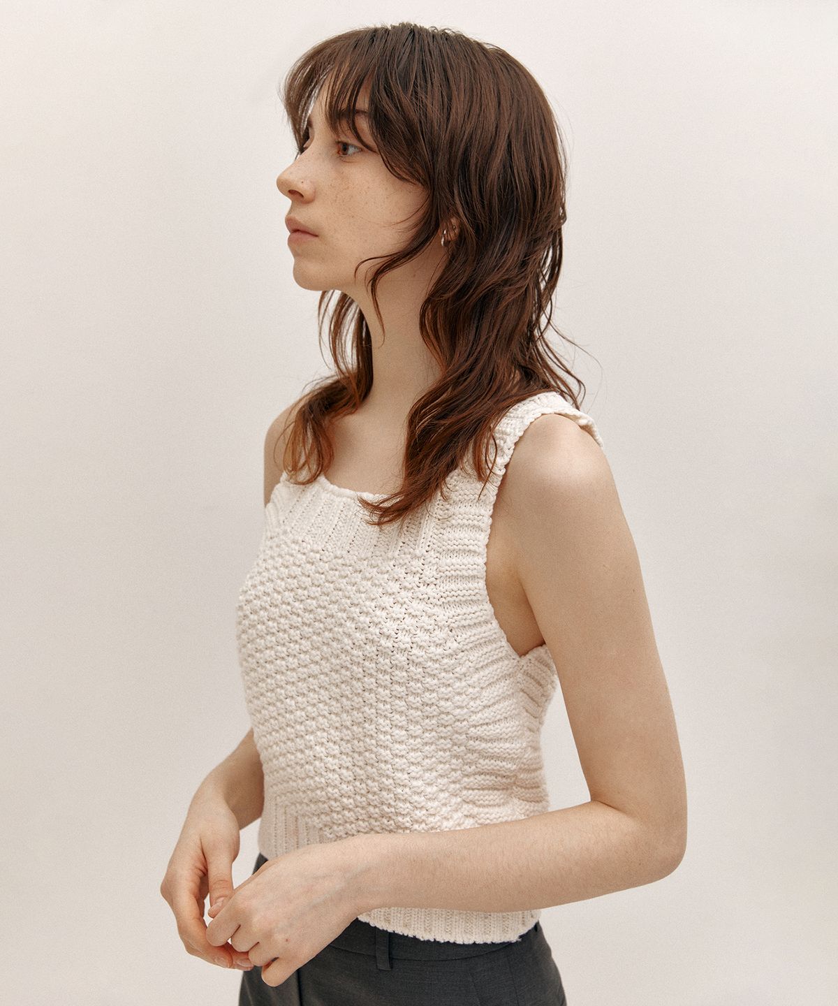 아바몰리(AVA MOLLI) COTTON SLUB SLEEVELESS KNIT (IVORY)